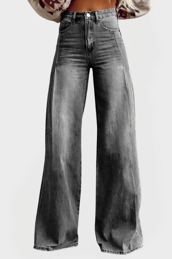 Blugi largi și stilati