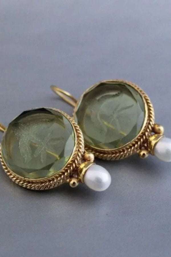 Cercei antici rotunzi cu perle din piatră verde | Aur alb