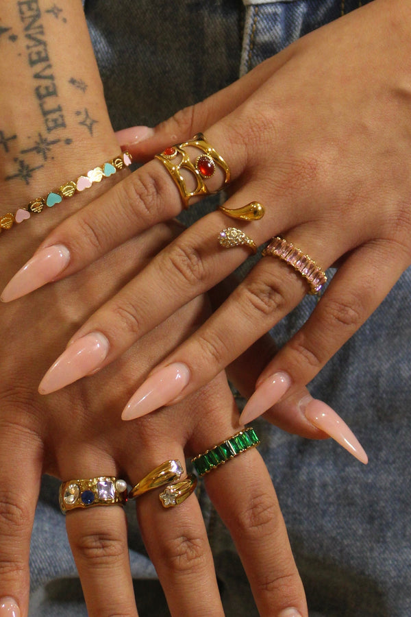 Inel geometric cu piatră roșie