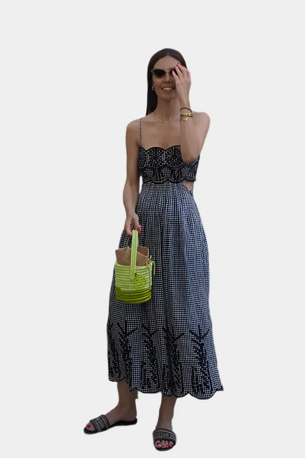 Rochie cu model tradițional în carouri