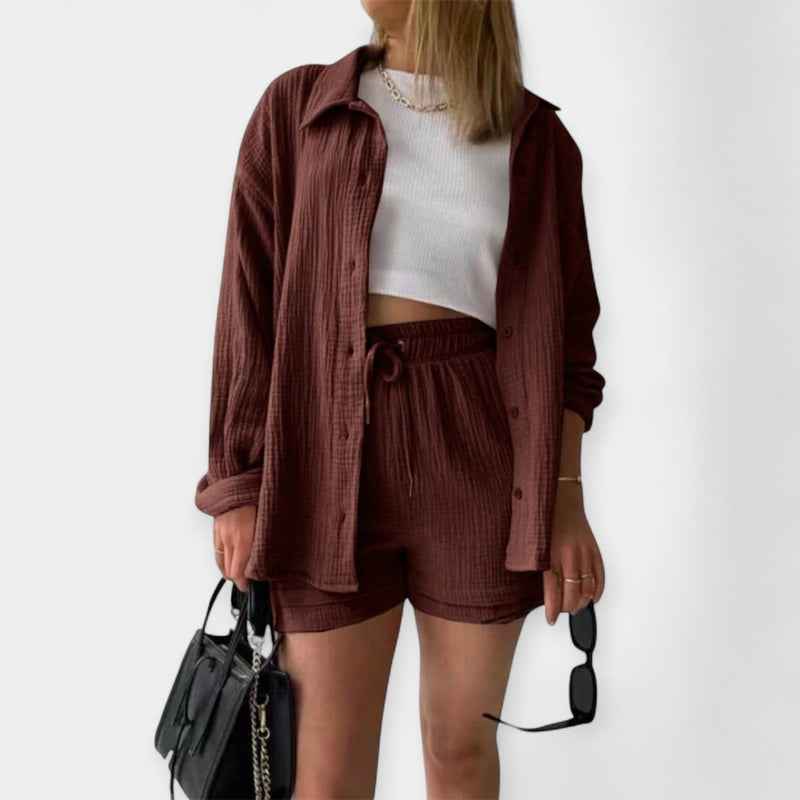 Set de vară cu top bicolor și pantaloni scurți