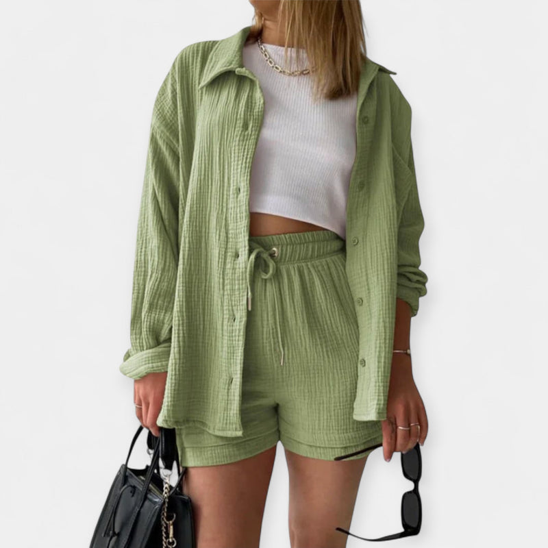 Set de vară cu top bicolor și pantaloni scurți