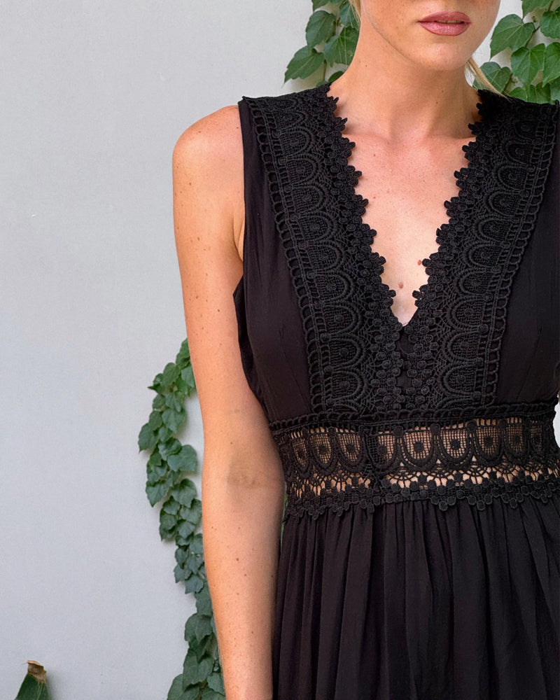 Eleni | Rochie elegantă cu dantelă și decolteu în V