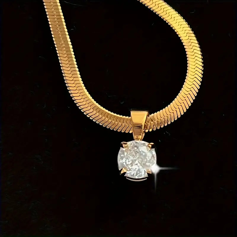 Colier elegant cu pandantiv din pietre strălucitoare | Aur