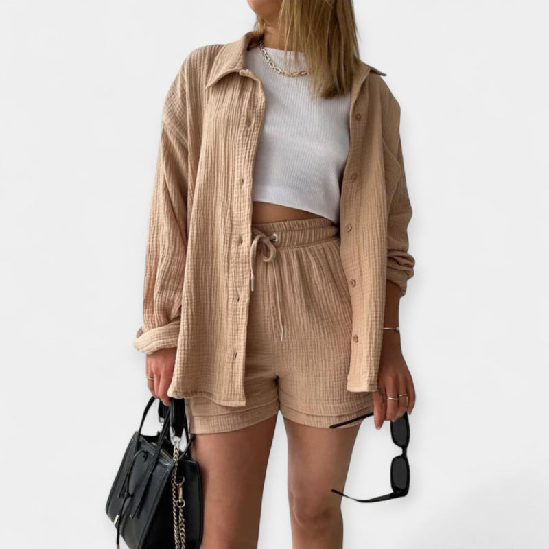 Set de vară cu top bicolor și pantaloni scurți