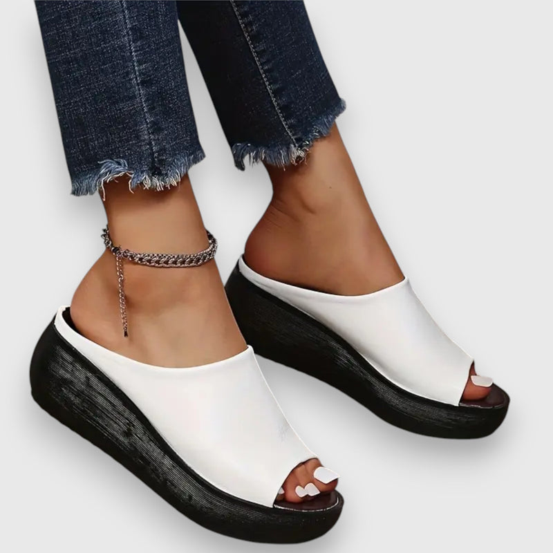 Sandale cu textură moale