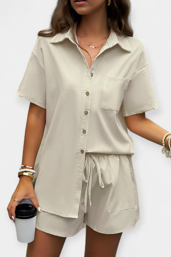 Set confortabil cu cămașă și pantaloni scurți