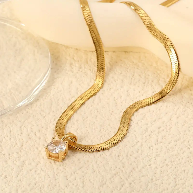 Colier elegant cu pandantiv din pietre strălucitoare | Aur