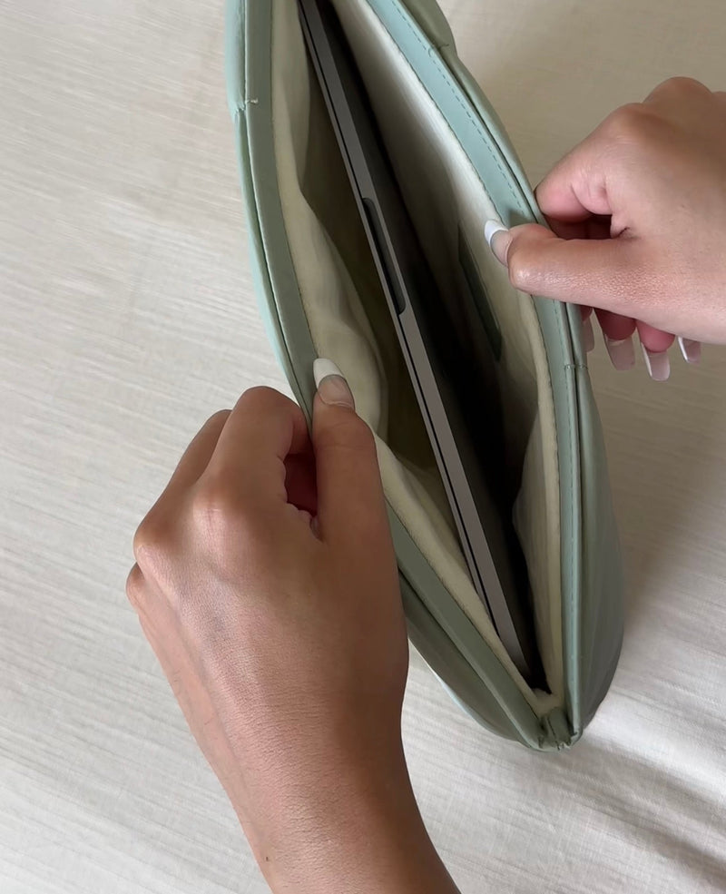 Mia™ - Husă matlasată pentru laptop