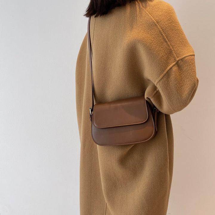 Geantă crossbody Avery™ Classic Saddle