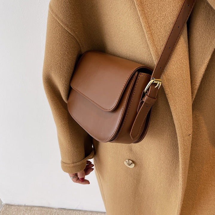Geantă crossbody Avery™ Classic Saddle