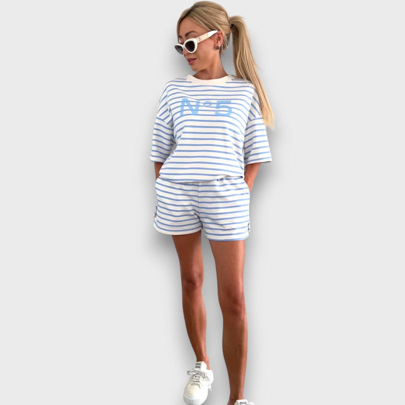 Set bluză cu dungi și pantaloni scurți cu imprimeu