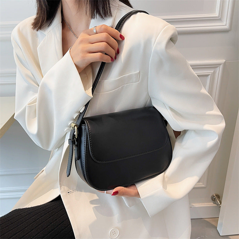 Geantă crossbody Avery™ Classic Saddle