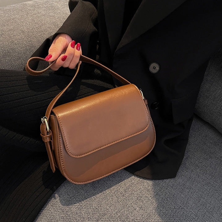 Geantă crossbody Avery™ Classic Saddle