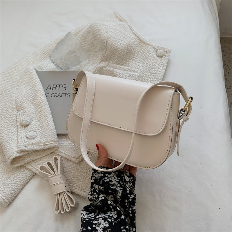 Geantă crossbody Avery™ Classic Saddle
