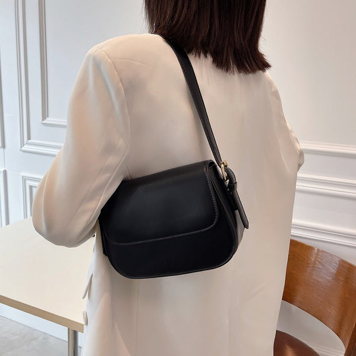 Geantă crossbody Avery™ Classic Saddle