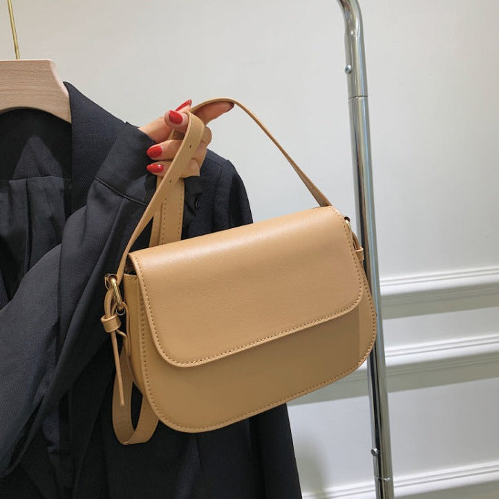 Geantă crossbody Avery™ Classic Saddle