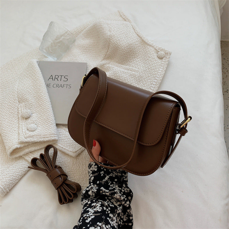 Geantă crossbody Avery™ Classic Saddle