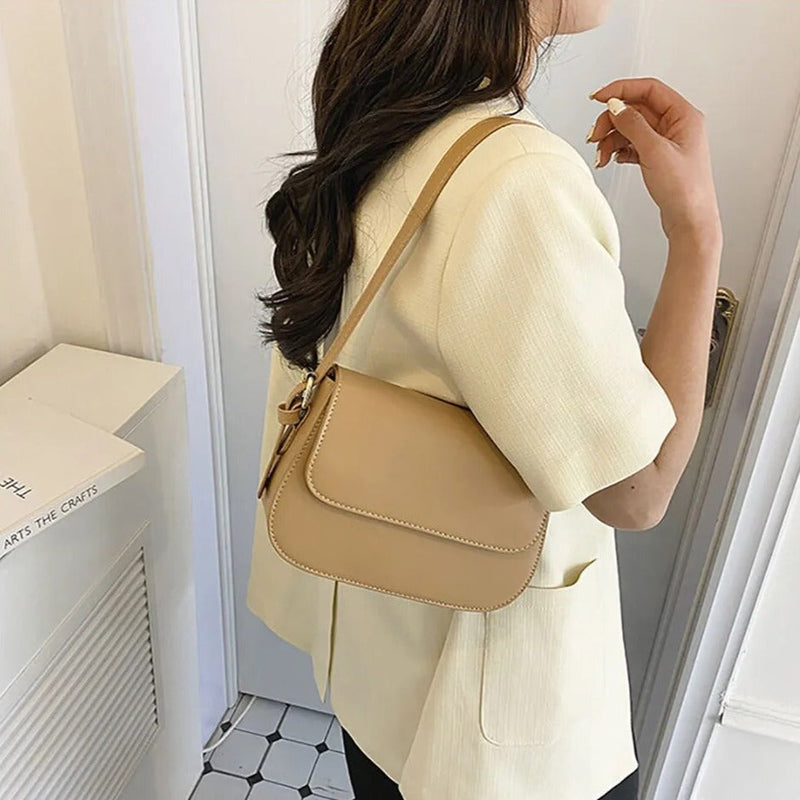 Geantă crossbody Avery™ Classic Saddle