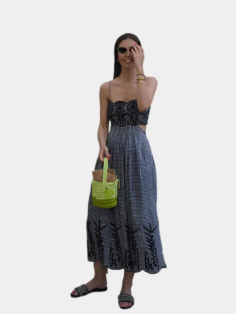 Rochie cu model tradițional în carouri