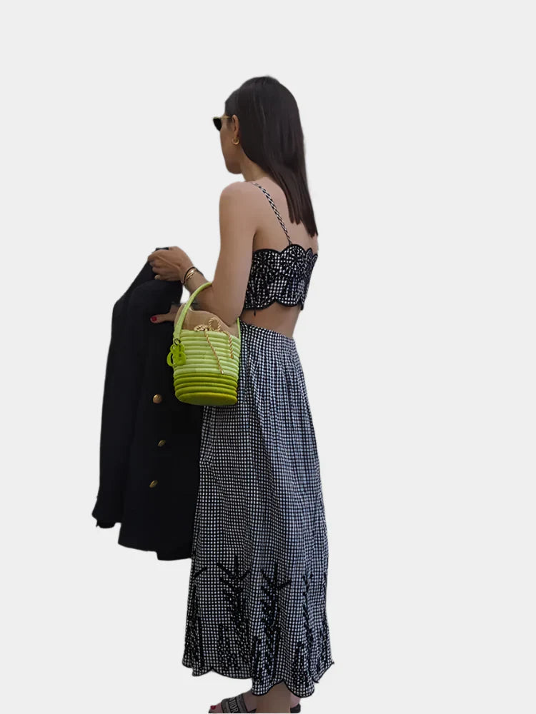 Rochie cu model tradițional în carouri