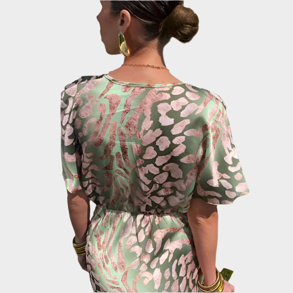 Rochie cu textură lucioasă