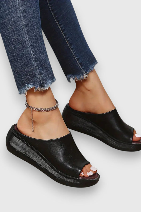 Sandale cu textură moale