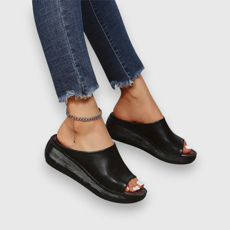 Sandale cu textură moale