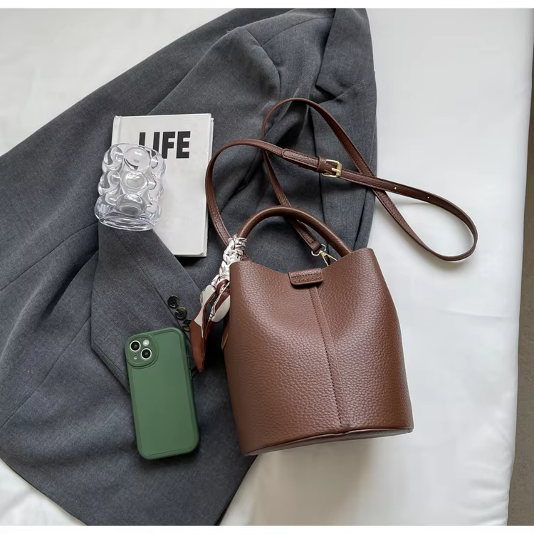 Abigail™ - Geantă retro tip găleată