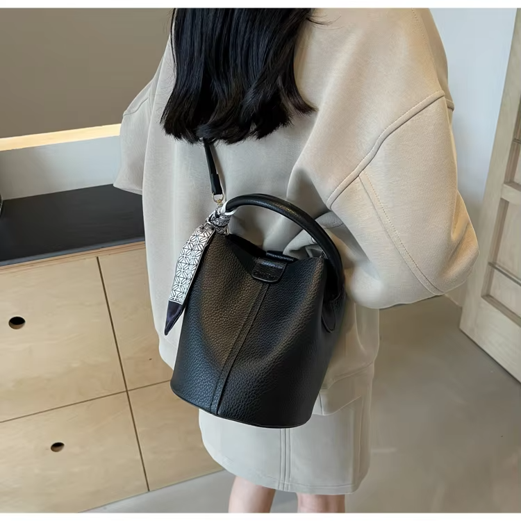 Abigail™ - Geantă retro tip găleată